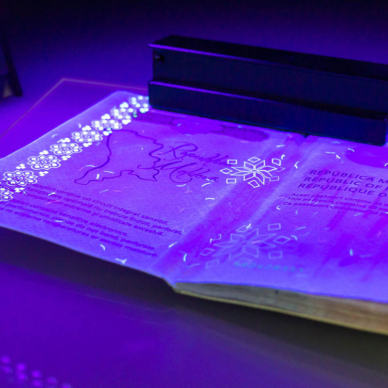 Securitatea actelor de identitate Volumul 4: Caracteristici optice de securitate (IR, UV, OVD-uri și altele)