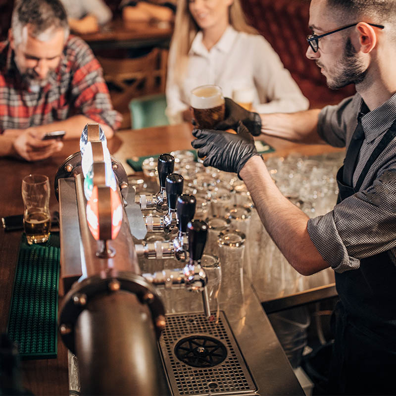 Verificarea automată a actelor de identitate în baruri și cluburi de noapte? Aceasta aduce beneficii pentru toți